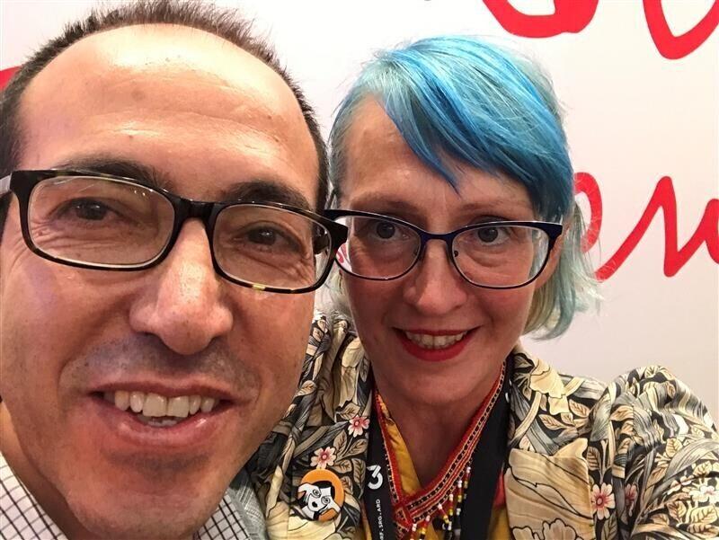 PEN Internationali praegune president Burhan Sönmez ja Kätlin Kaldmaa 2019. aastal Frankfurdi raamatumessil