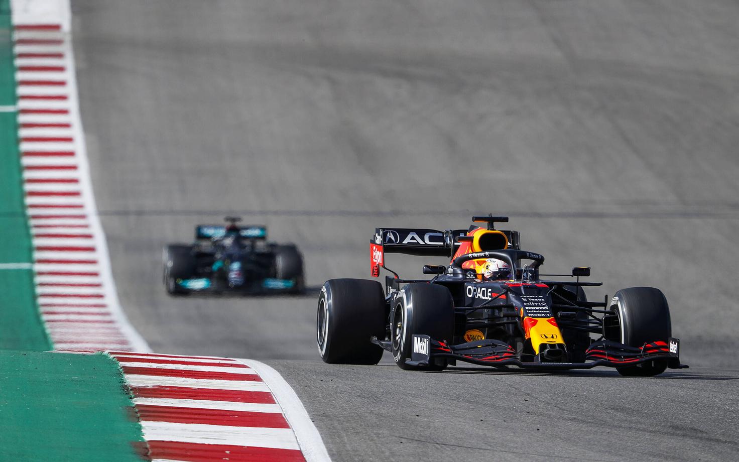 Max Verstappen võttis Lewis Hamiltoni ees taas etapivõidu.