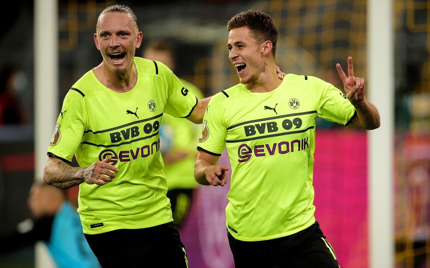 Thorgan Hazard (paremal)
