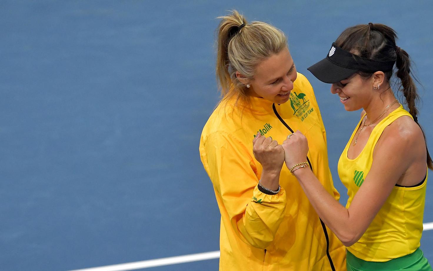 Ajla Tomljanovic ja Austraalia naiskonna kapten Alicia Molik