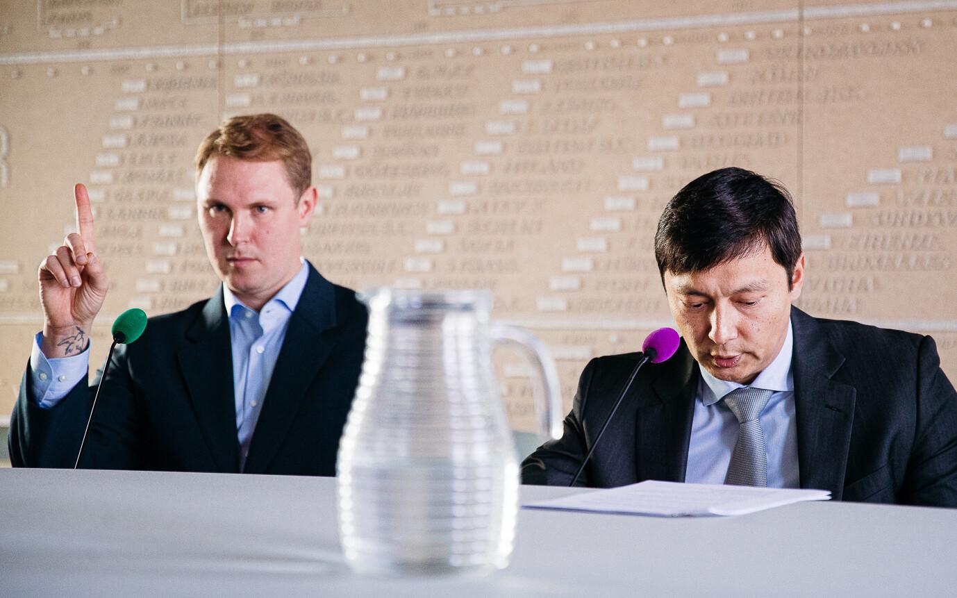 Raimond Kaljulaid (vasakul) ja Mihhail Kõlvart VIkerraadio valimisstuudios.