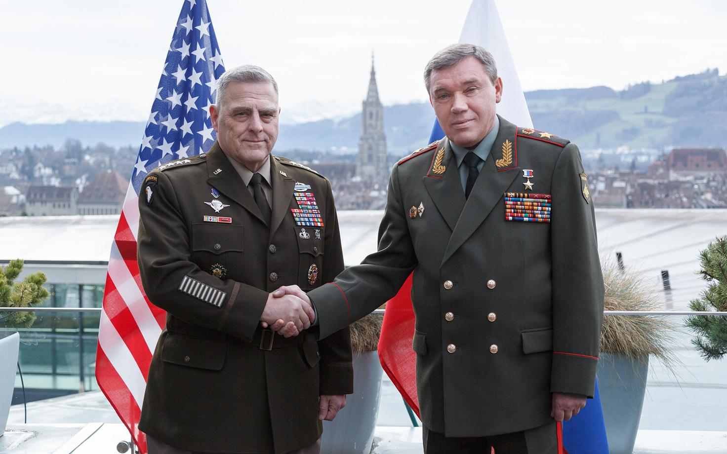 Mark Milley (vasakul) ja Valeri Gerassimov 2019. aastal toimunud kohtumisel.