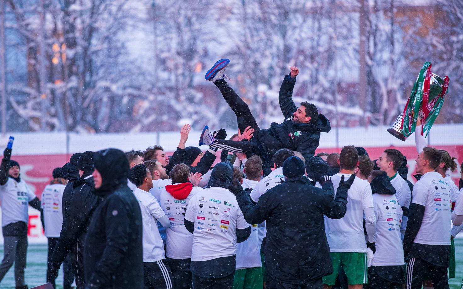 Tallinna Levadia tähistamas Eesti meistritiitlit