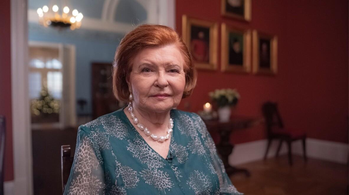 Rahvalaulude uurija, teadlane ja Läti endine president Vaira Vīķe-Freiberga.