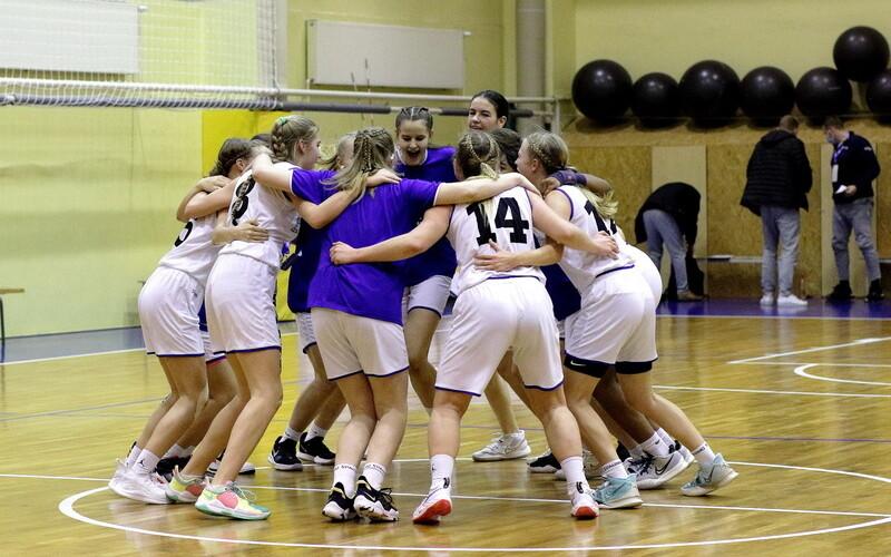 Eesti U-16 tütarlaste koondise võidurõõm