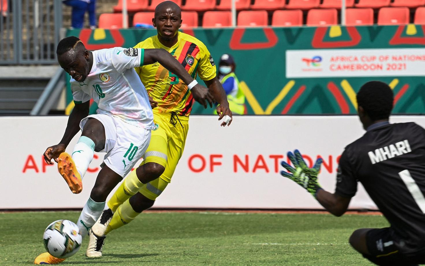 Sadio Mane (valges)