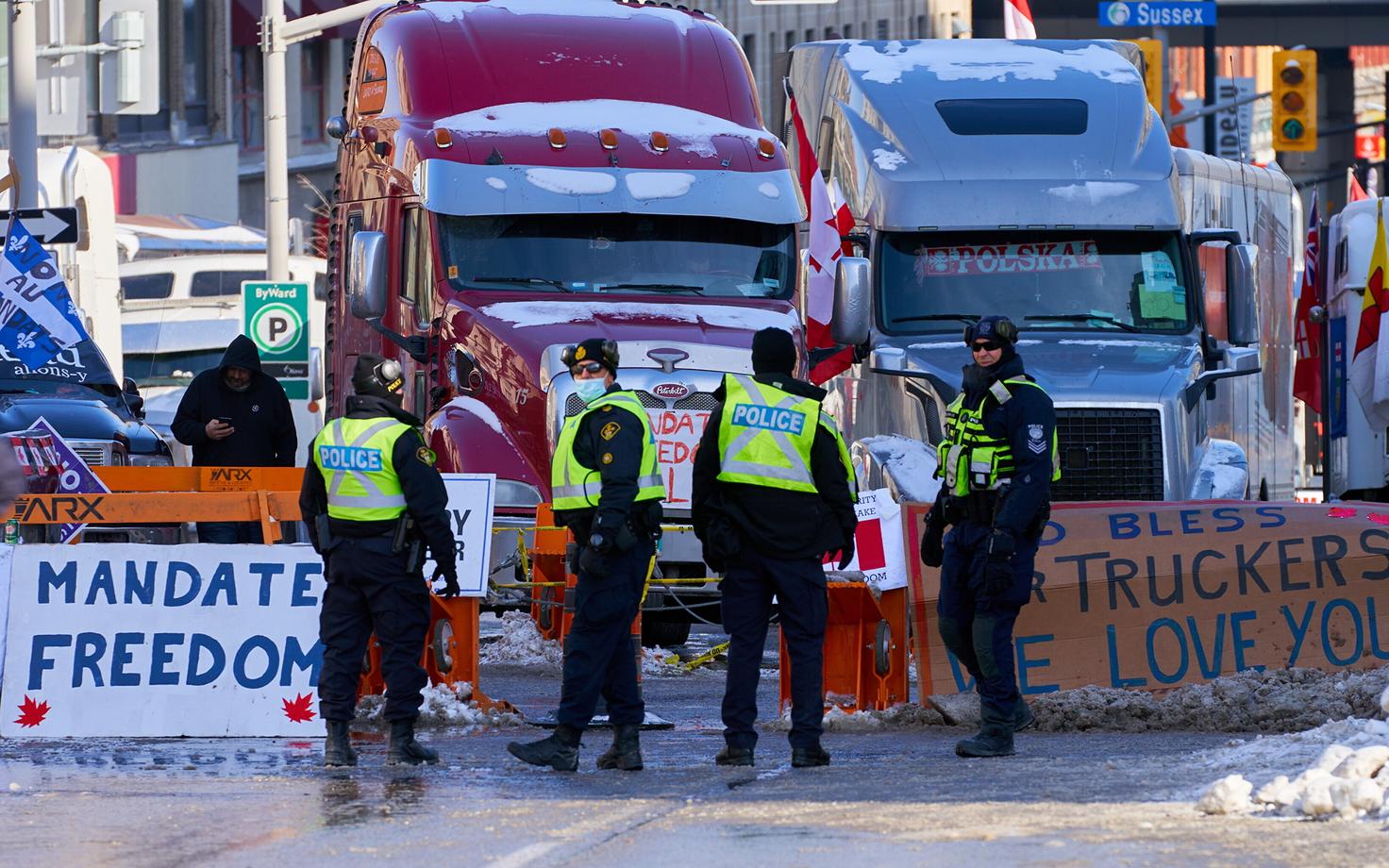 Ottawa politsei veoautojuhtide meeleavaldusel