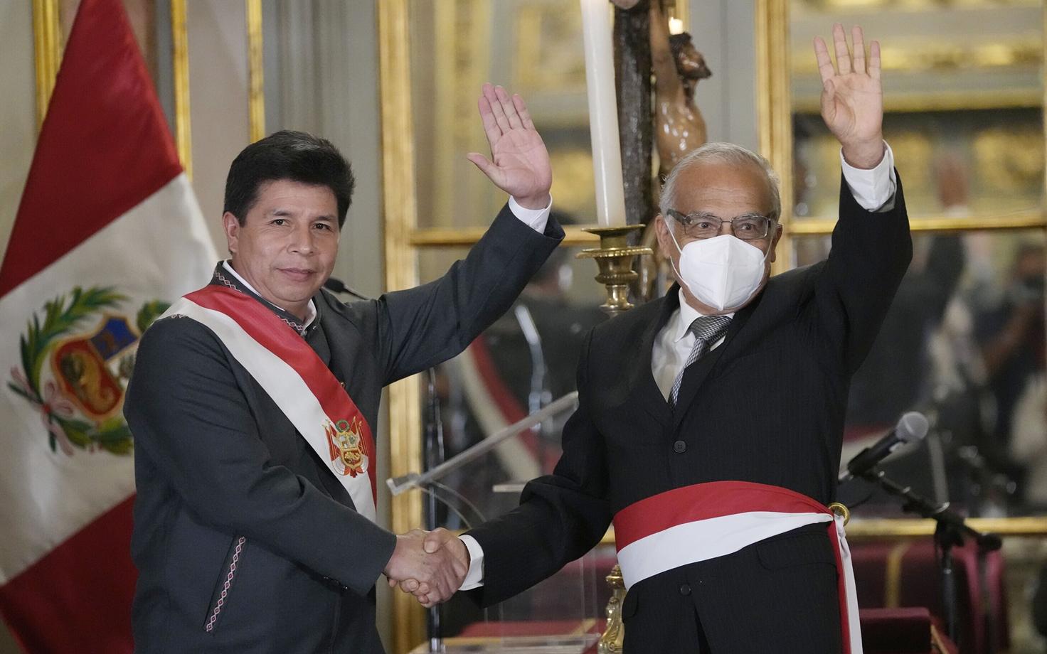 Peruu president Pedro Castillo (vasakul) ja uus valitsusjuht Anibal Torres