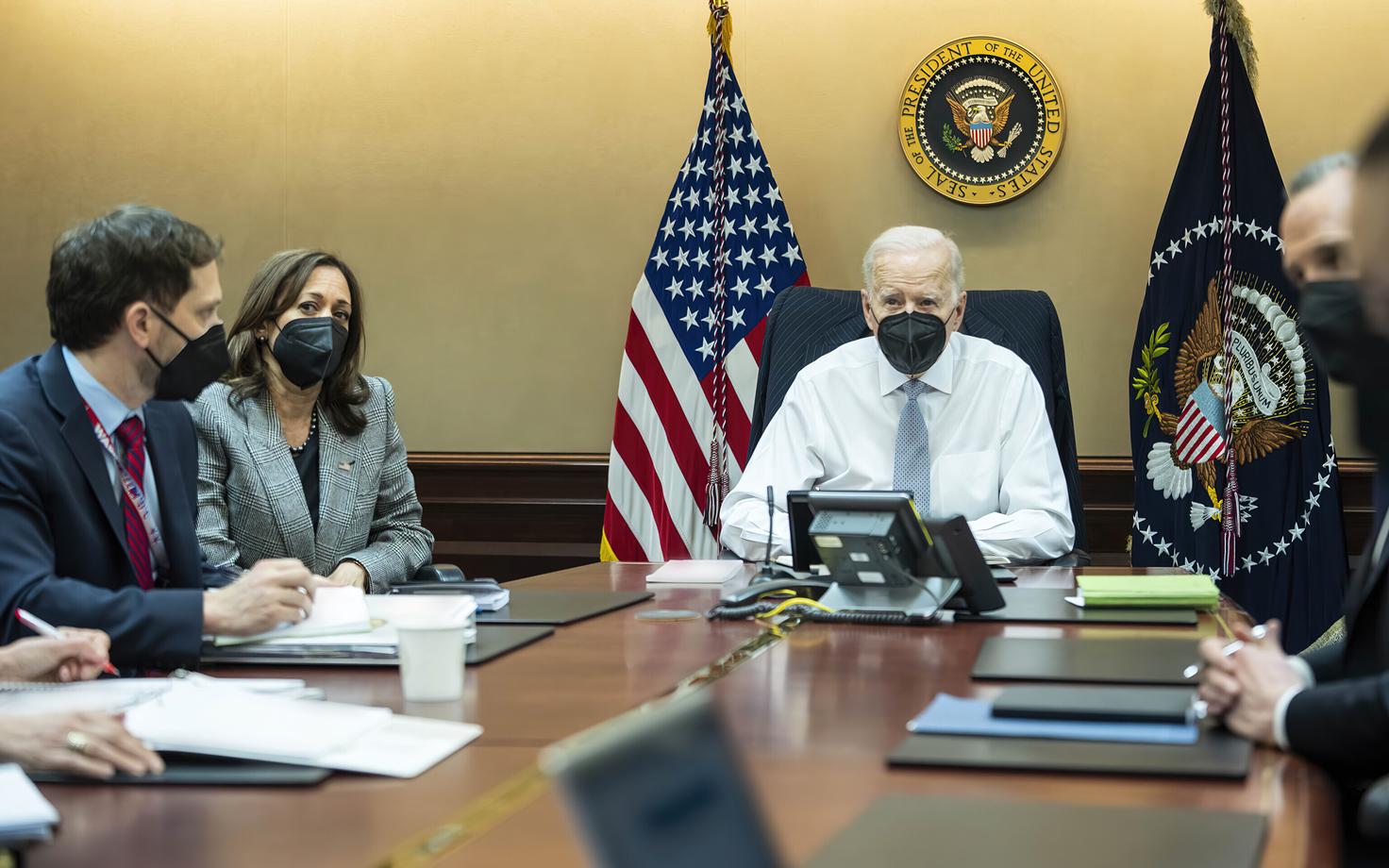 USA president Joe Biden ja asepresident Kamala Harris riikliku julgeolekunõukogu istungil.