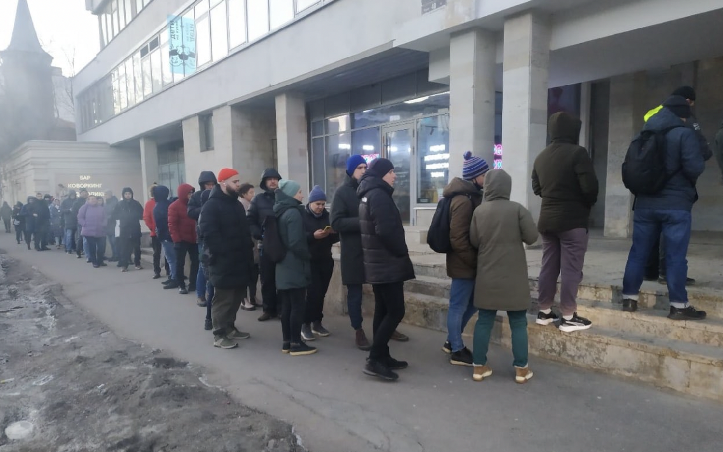 Sotsiaalmeediasse postitatud foto järjekorrast Moskvas.
