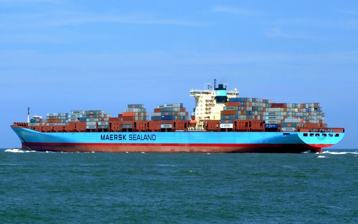 Контейнеровоз Maersk.
