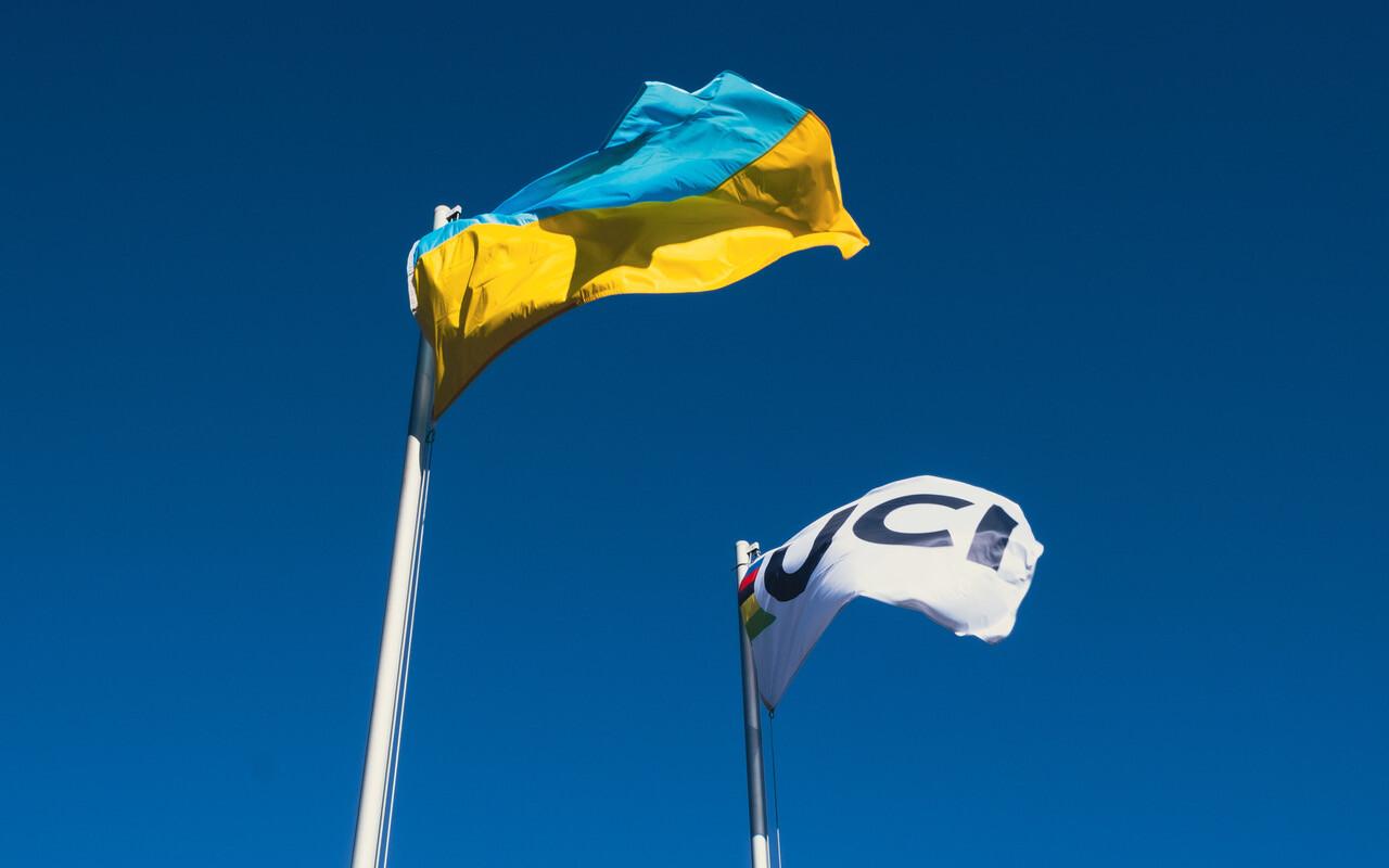 Ukraina ja UCI lipud