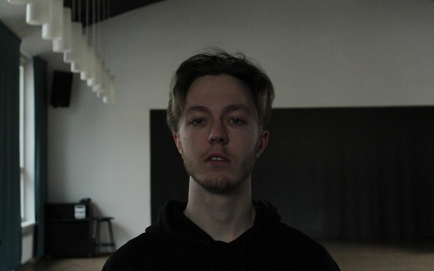 Noor kirjanik Reijo Roos.