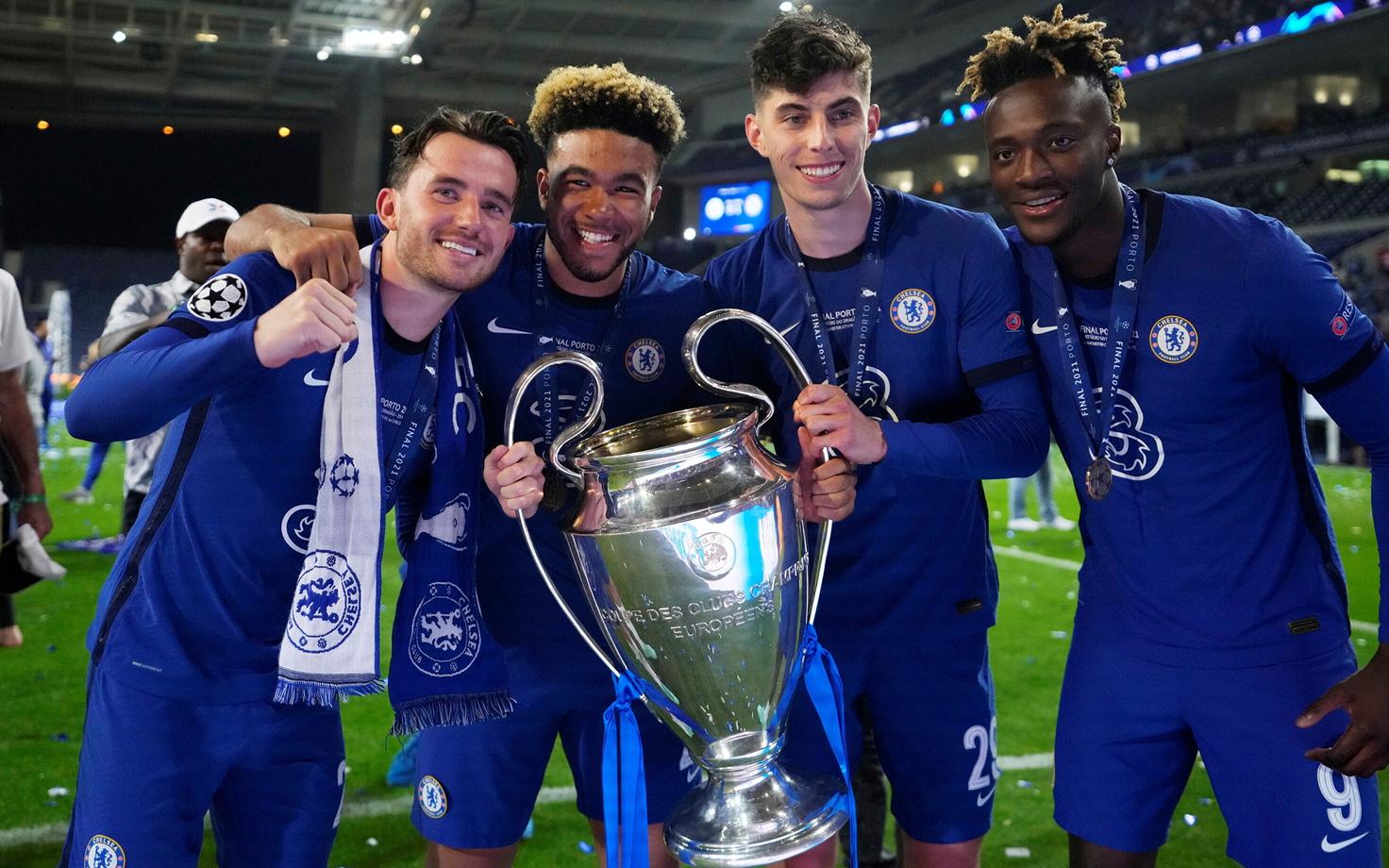 Londoni Chelsea mängijad Meistrite liiga karikaga