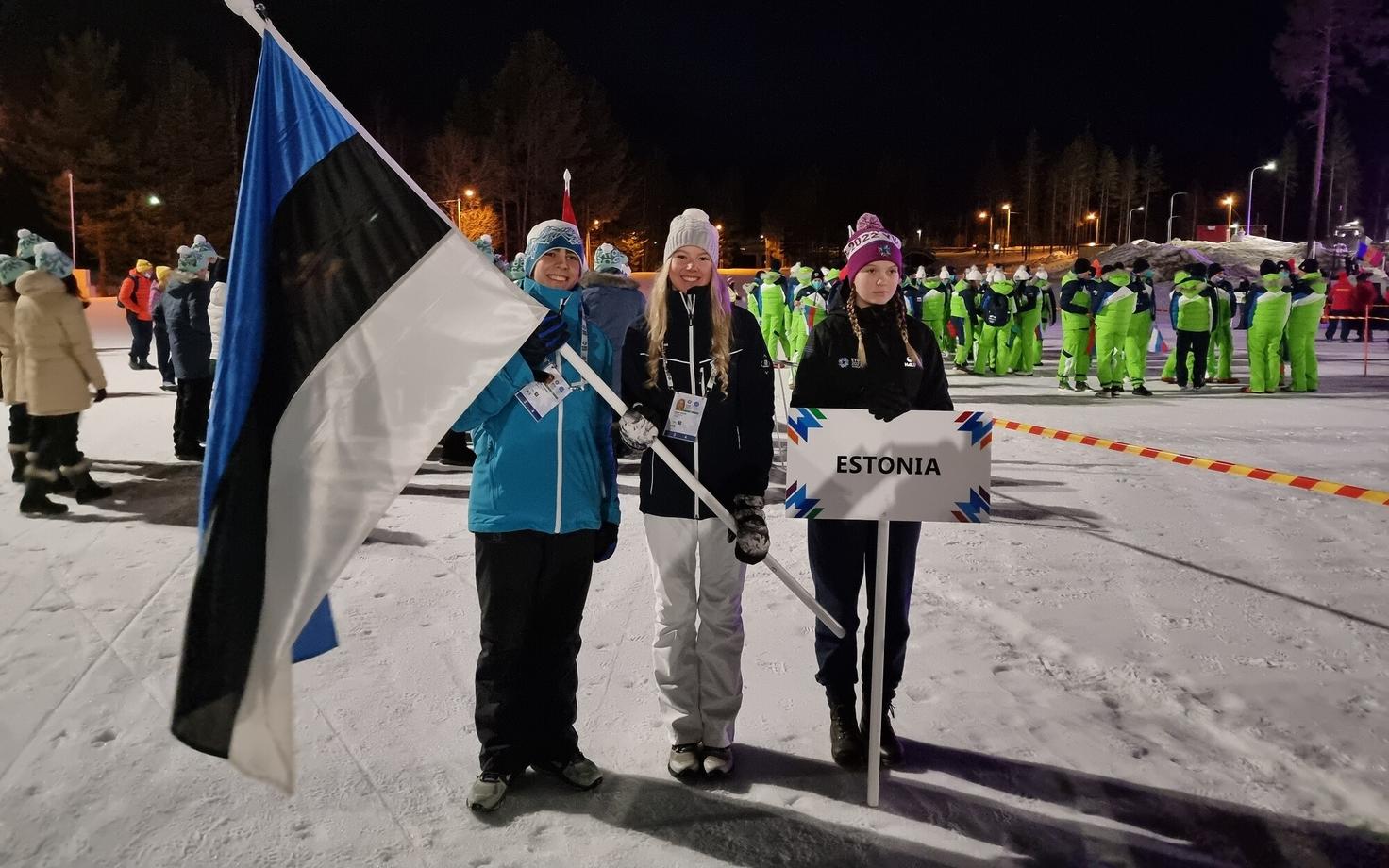 Euroopa noorte olümpiafestivali avamisel olid Eesti koondise lipukandjateks lumelaudur Lissel Raun ja iluuisutaja Arlet Levandi.
