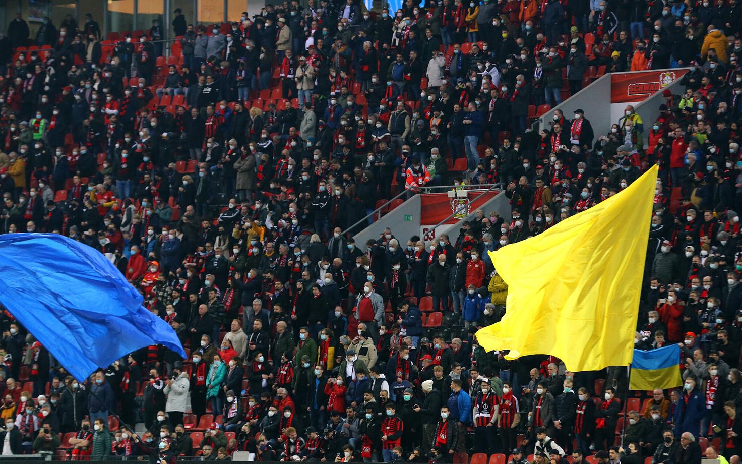 Ukraina lipud pealtvaatajate seas