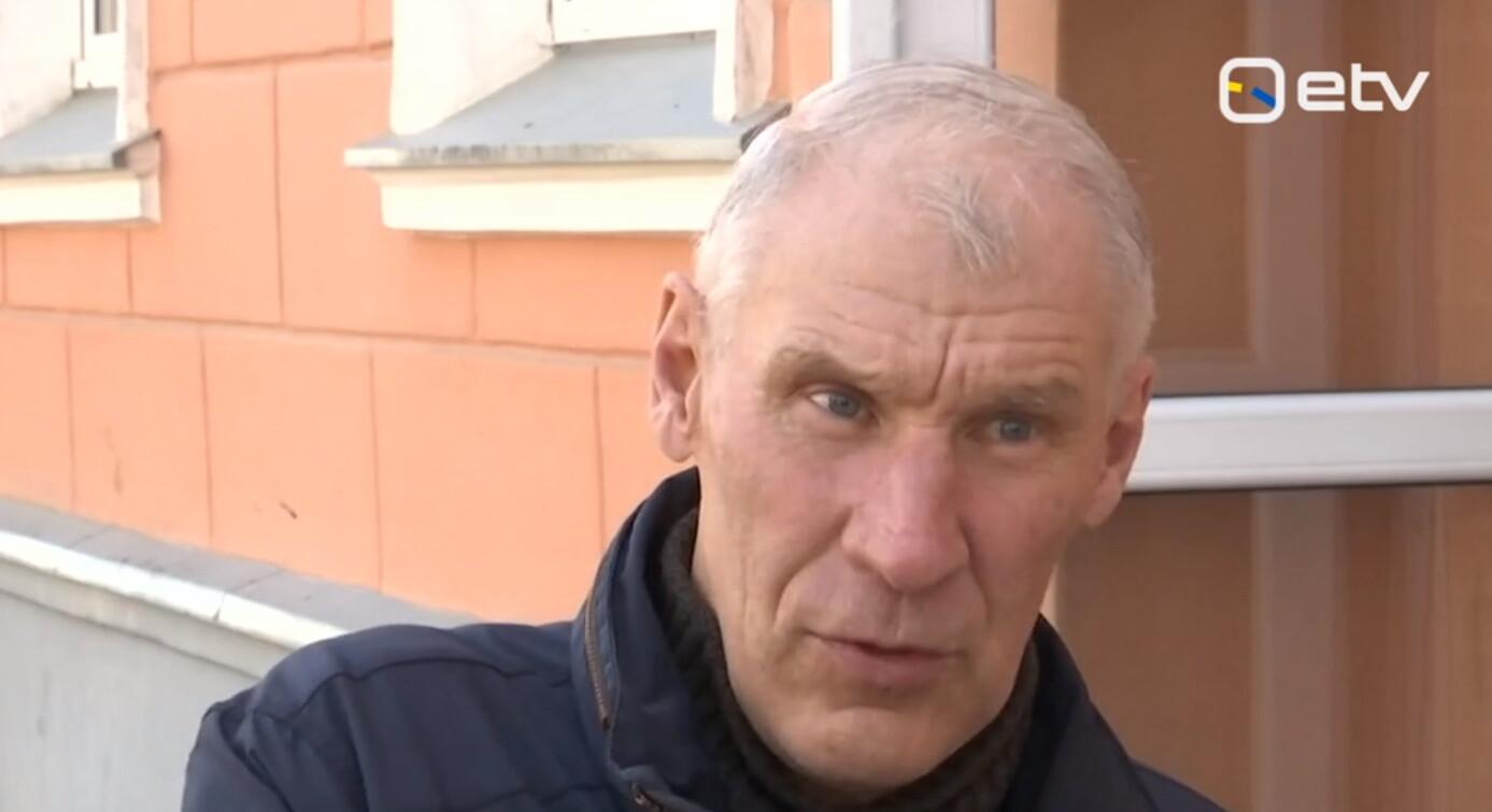 Николай хочет купить в России антенну.