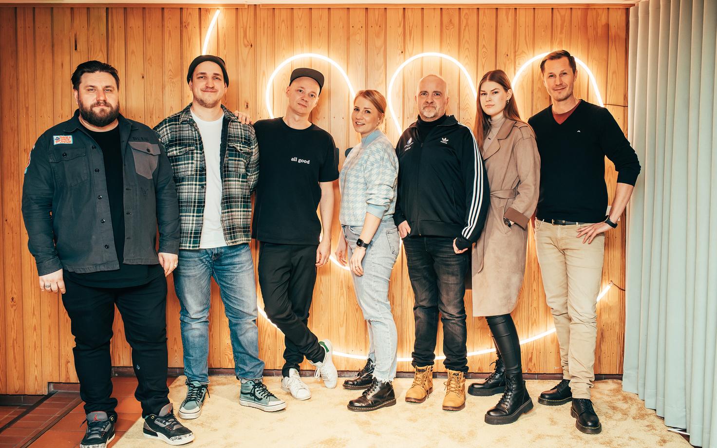 Vasakult fotol: Mihkel Sirelpuu (SMUUV), Karl Sirelpuu (Warner Music Live Estonia), Fredi Lunden (Warner Music Finland), Jaana Kapanen (Warner Music Live), Samppa Hartikainen (Warner Music Live), Meiliin Soome (Warner Music Baltics), Mikko Manninen (Warne