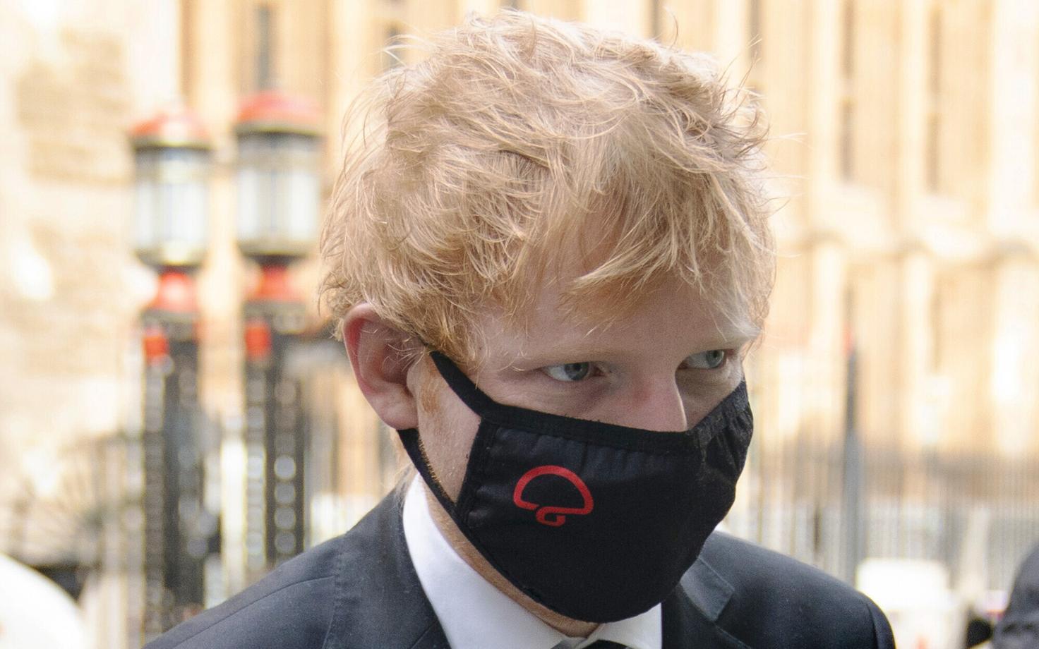 Ed Sheeran kohtumaja ees Londonis
