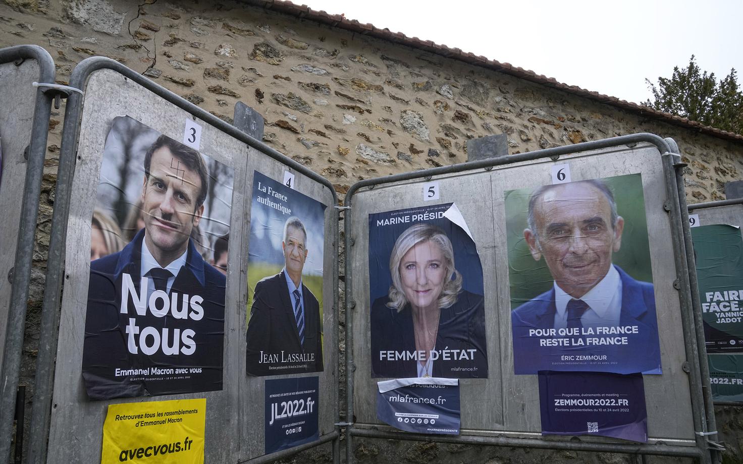 Prantsusmaa presidendivalimiste plakatid.