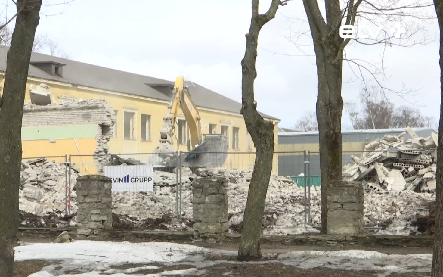 В Кохтла-Ярве приступили к сносу Кесклиннаской основной школы.
