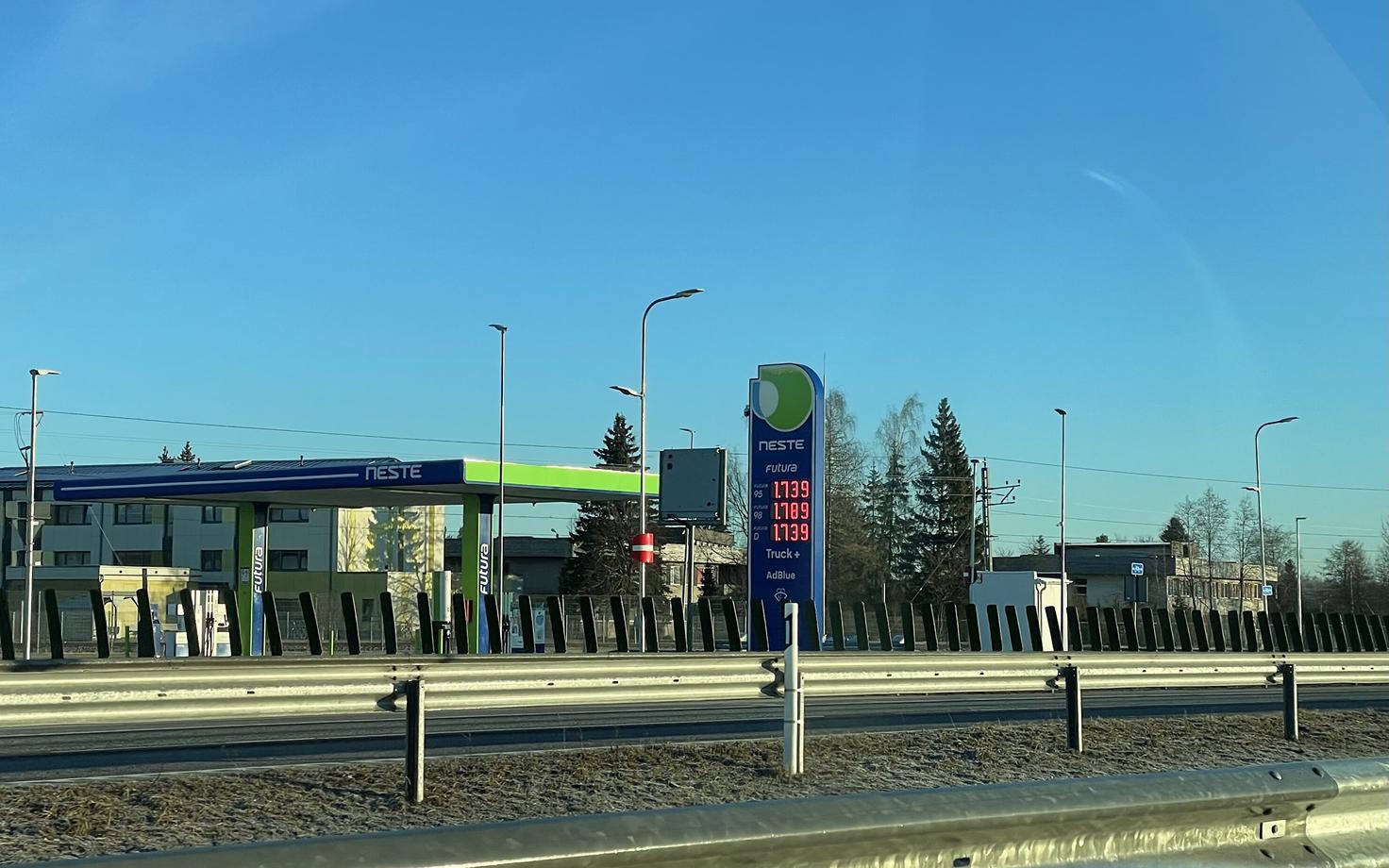 Neste tankla Tallinna läänesuunalise sissesõidu juures Laagris.