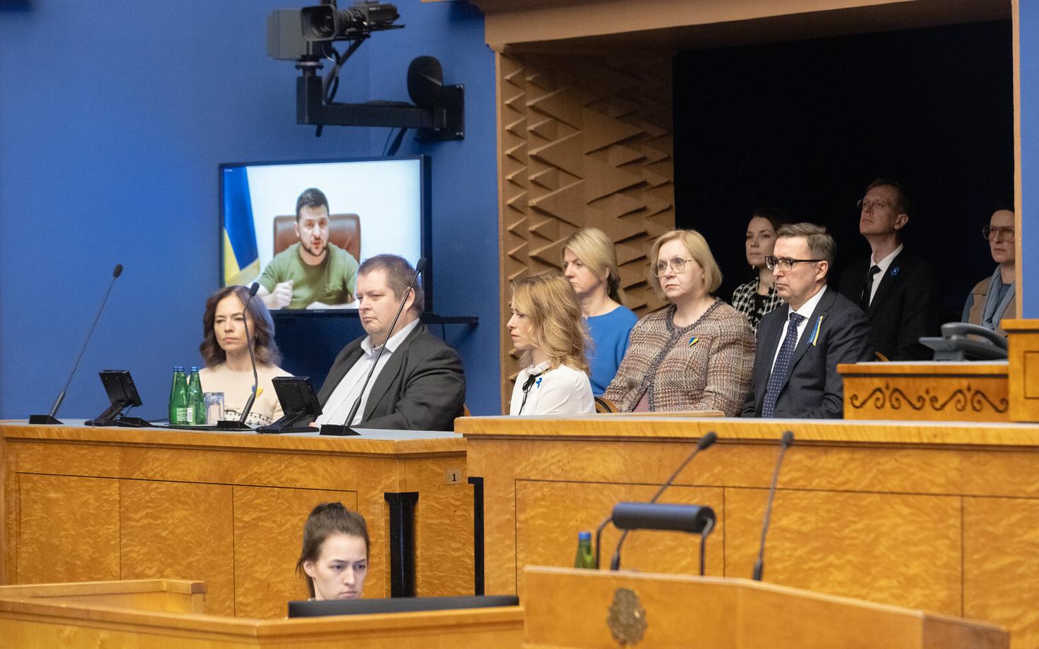 Правительство Эстонии следит за видеообращением Владимира Зеленского к Рийгикогу.