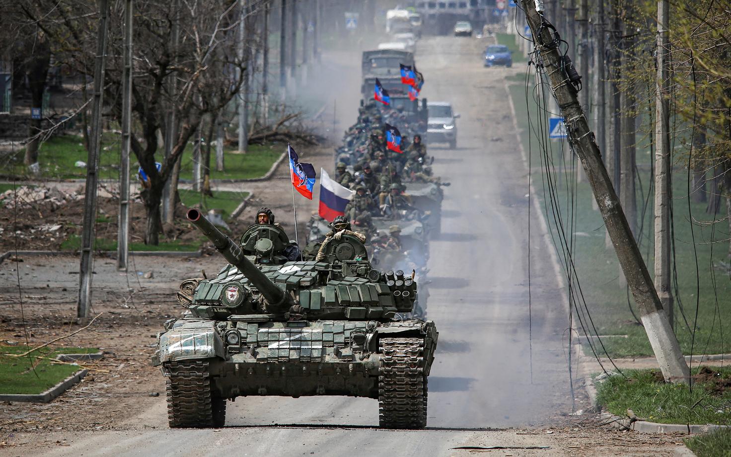 Российские военные в Мариуполе.