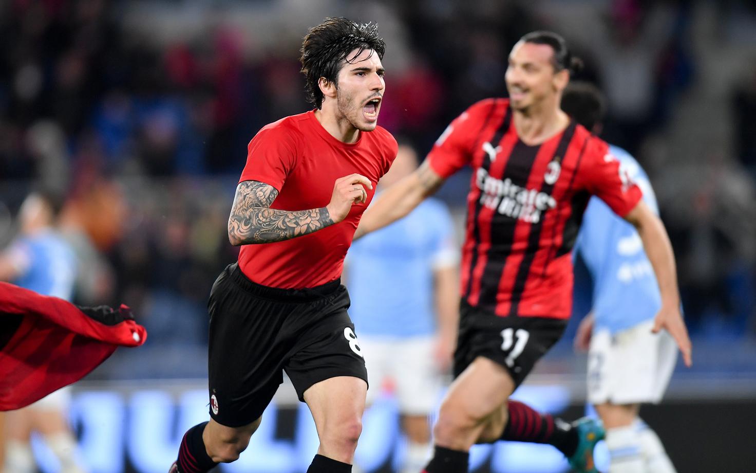 AC Milani mängija Sandro Tonali väravat tähistamas