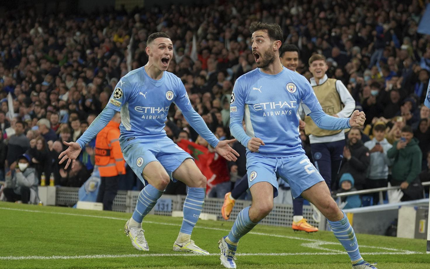 Bernardo Silva ja Phil Foden tähistamas Manchester City neljandat väravat
