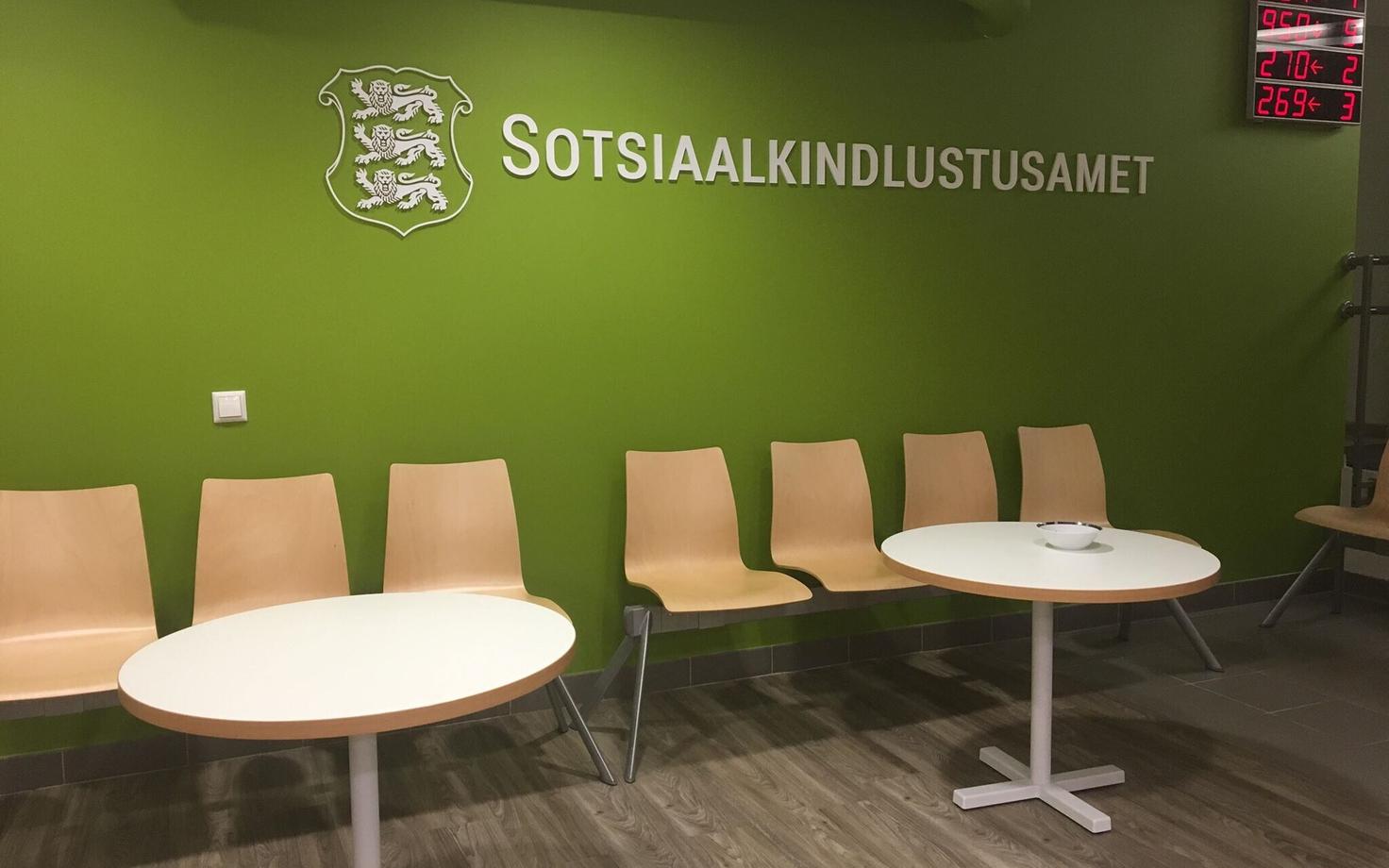Ooteala Sotsiaalkindlustusameti klienditeeninduses.
