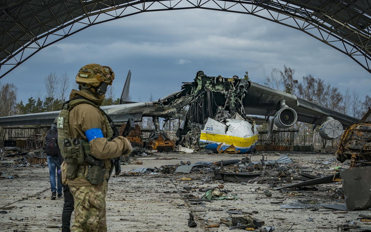 Hostomeli lennuväljal sai kuulsaimaks sõjaohvriks maailma suurim kaubalennuk An-225.