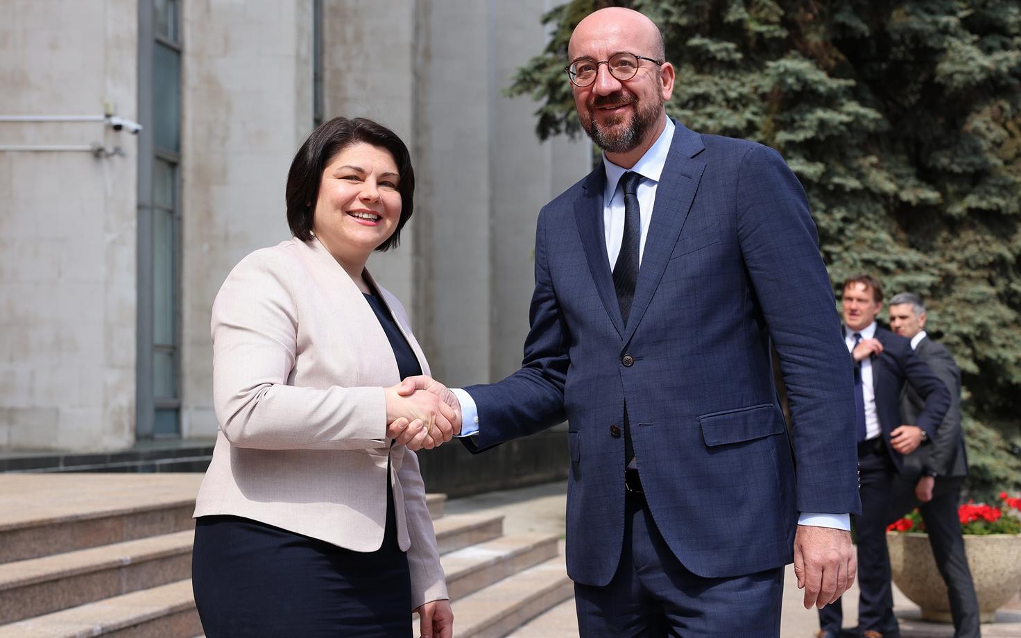 Moldova peaminister Natalia Gavrilita ja Euroopa Ülemkogu eesistuja Charles Michel