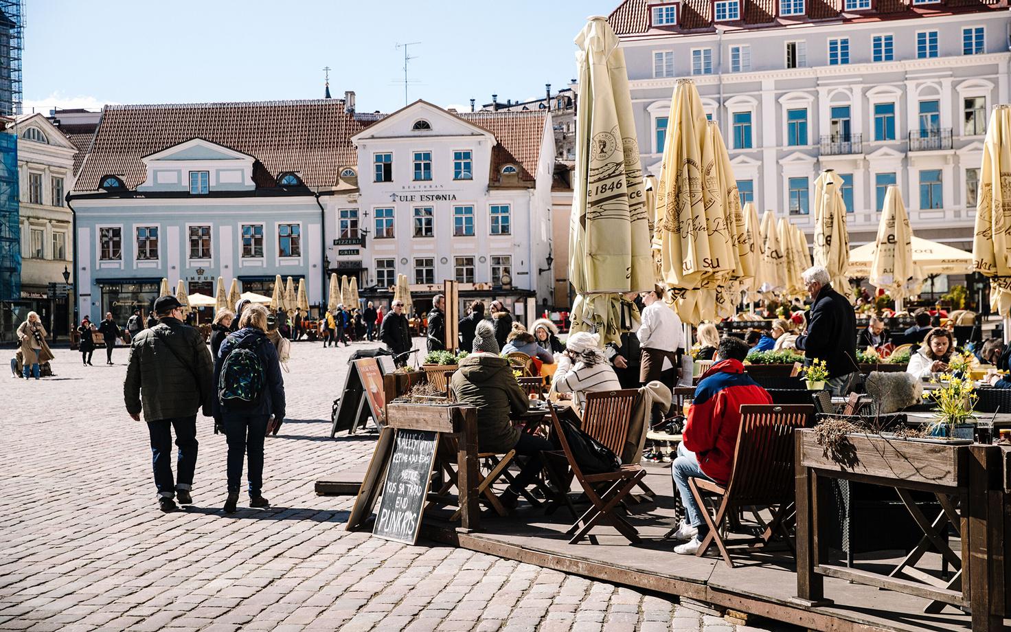 Turistid Tallinna vanalinnas