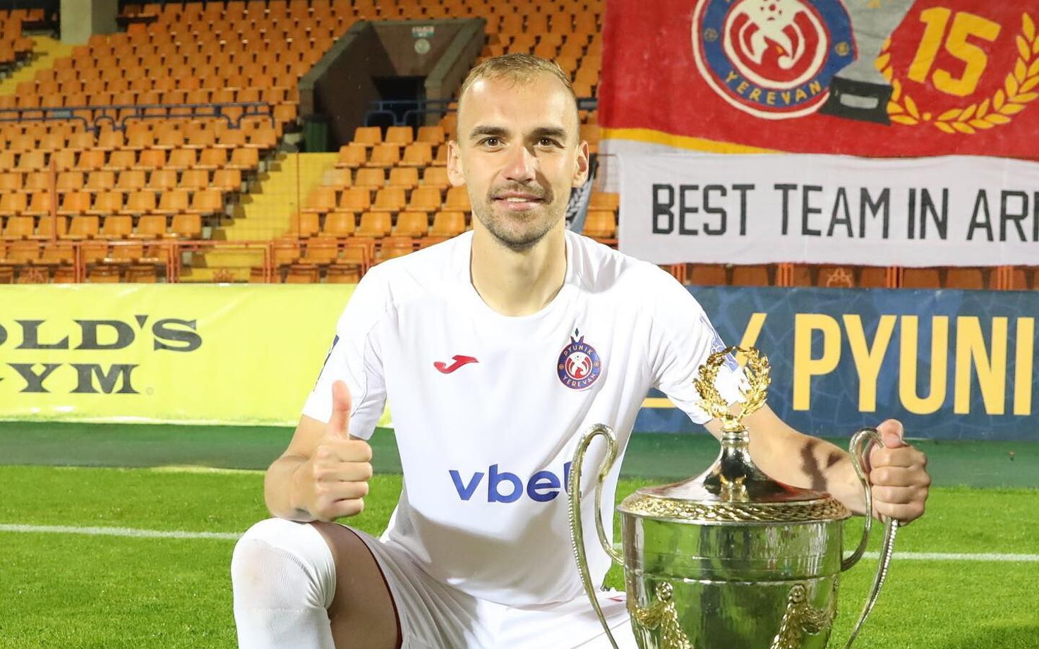 Никита Баранов с чемпионским кубком.