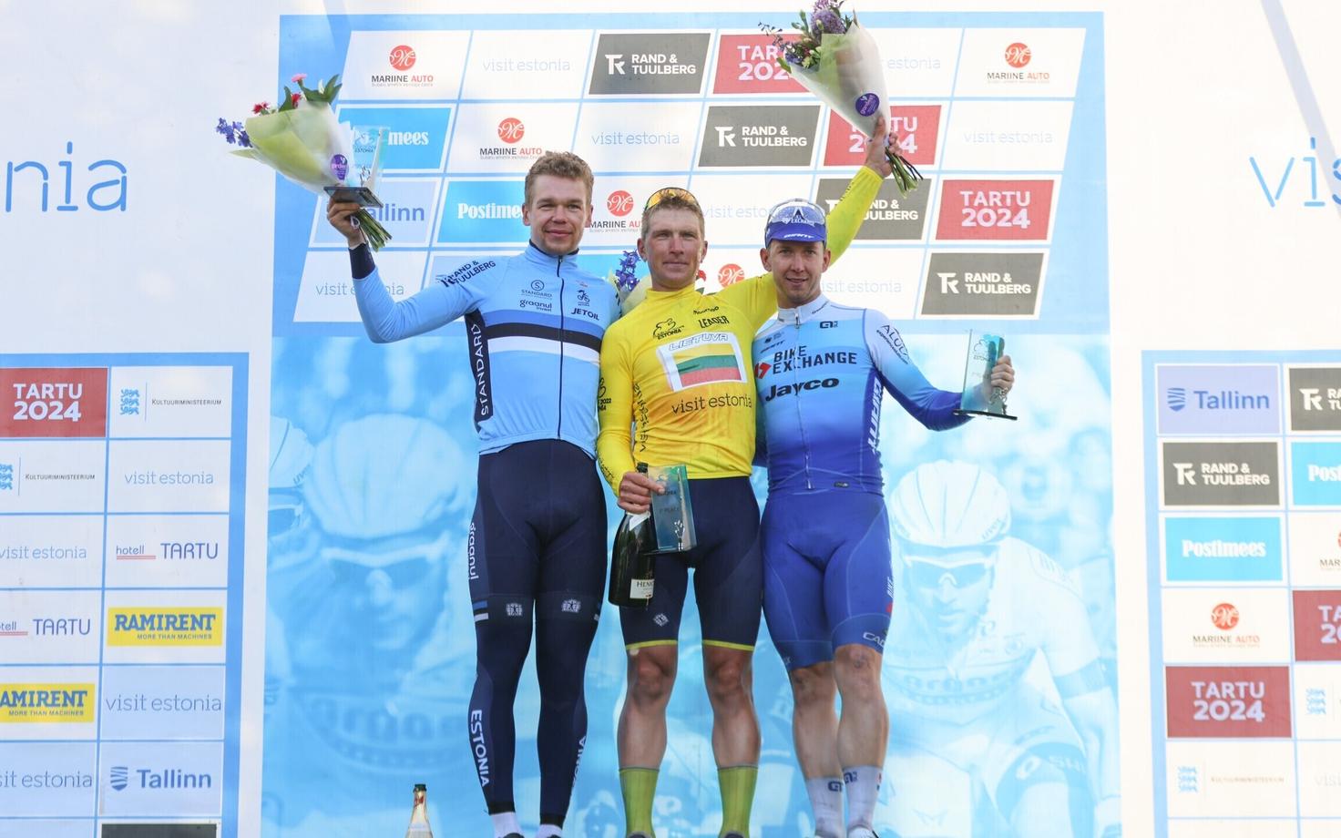 Tour of Estonia 2022 esikolmik. Vasakult: Norman Vahtra, Evaldas Siskevicius ja Kaden Groves