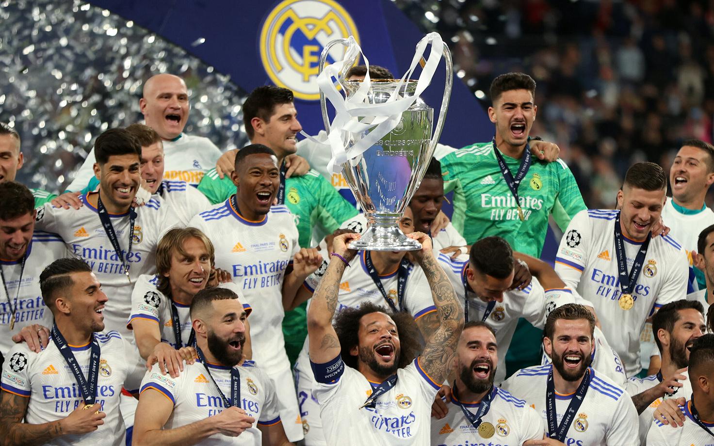 Madridi Reali jalgpallimeeskond Meistrite liiga võidutrofeega