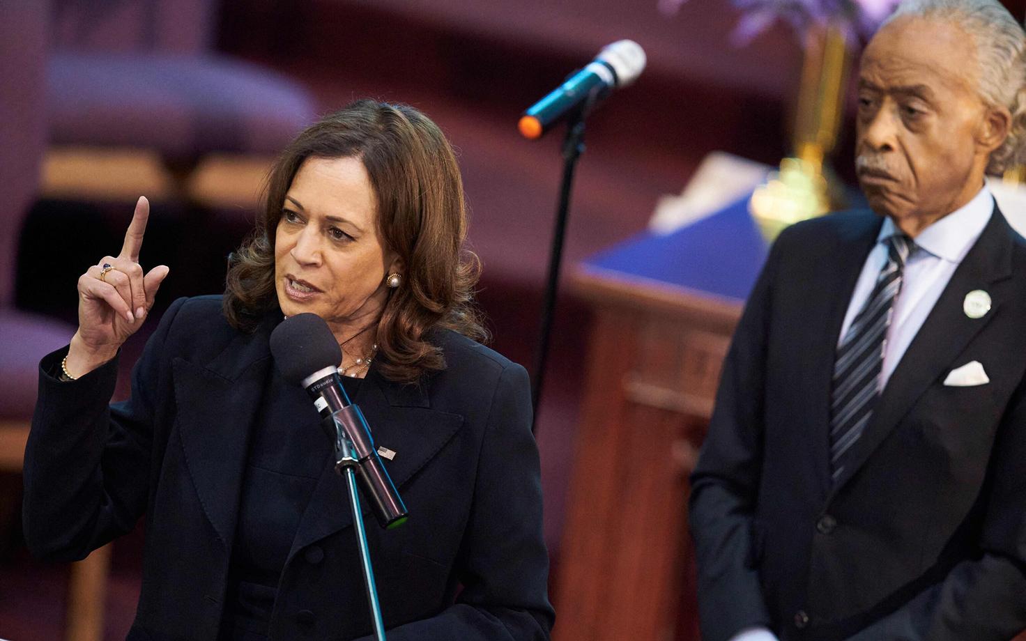 USA asepresident Kamala Harris Buffalo rünnaku ohvri Ruth Whitfieldi matusel.