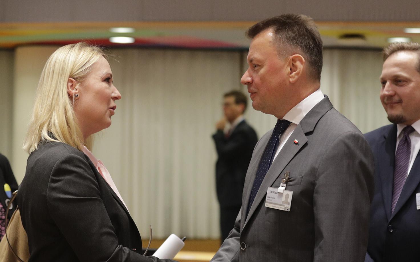 Tšehhi kaitseminister Jana Cernochova ja tema Poola kolleeg Mariusz Blaszczak