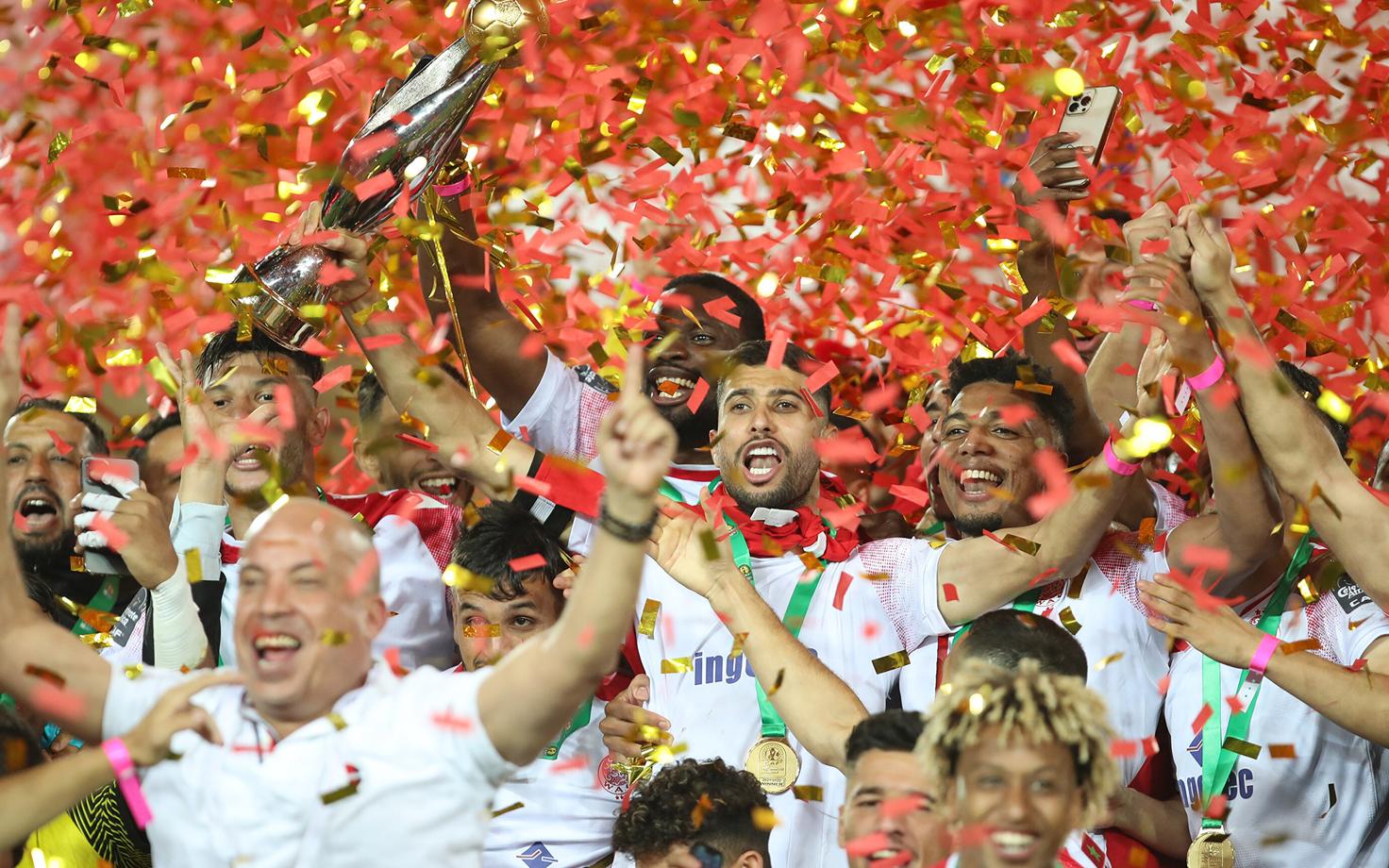 Casablanca Wydadi mängijad auhinnatseremoonial