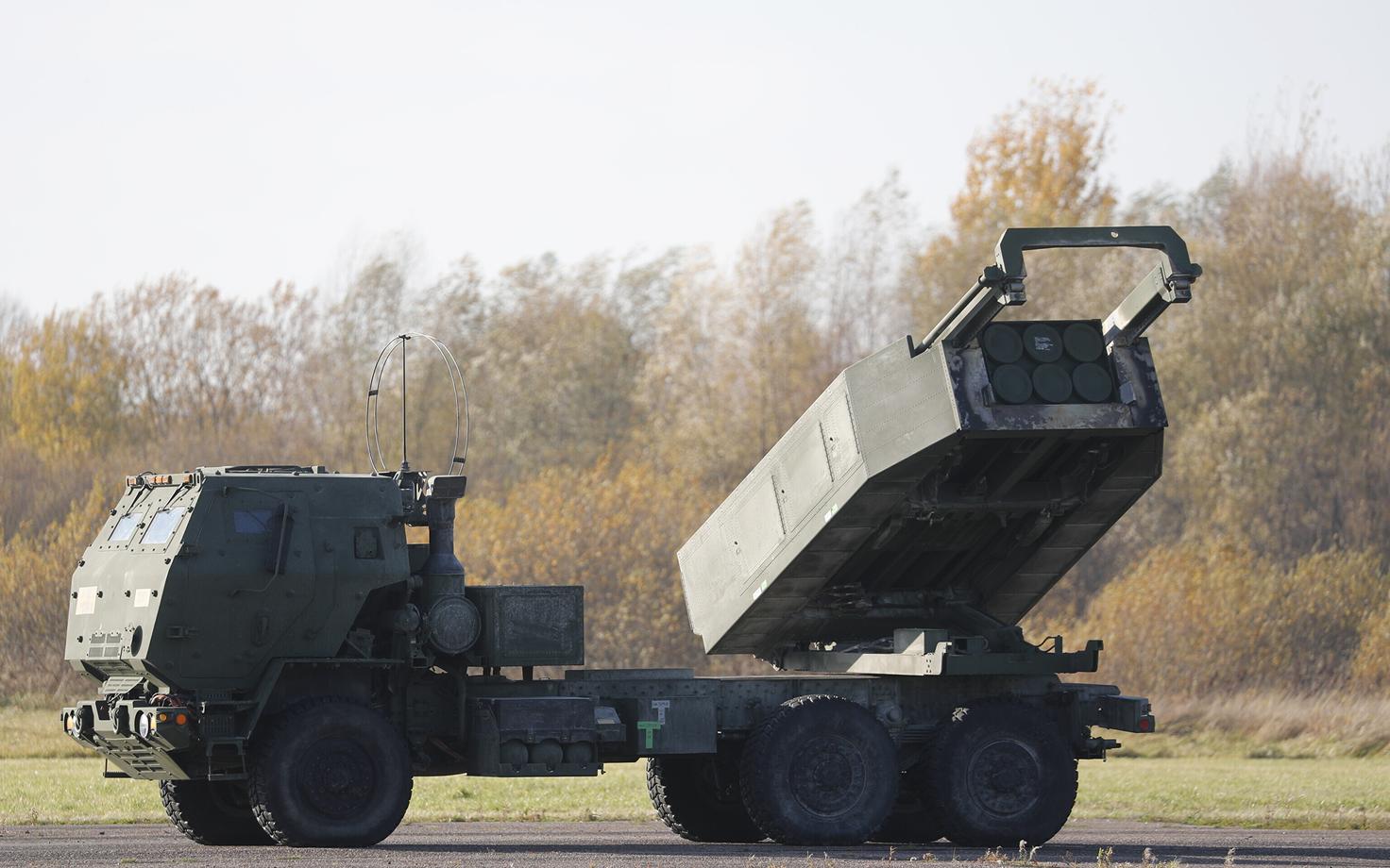 HIMARS raketilaskeseadeldis Lätis