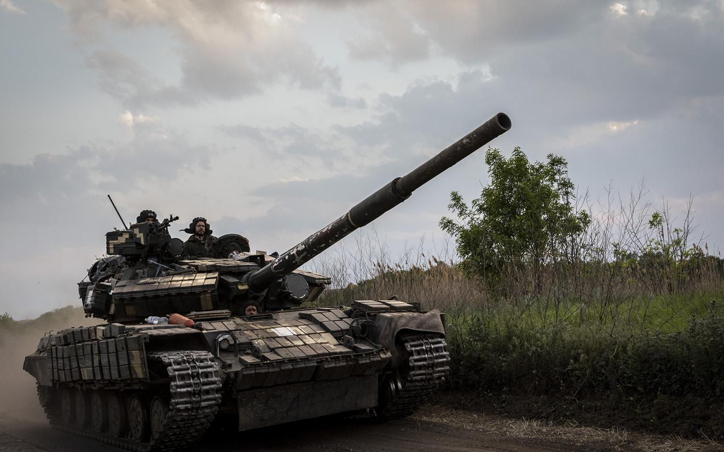 Ukraina vägede tank Luhanski oblastis Lõssõtšanski linna lähedal.