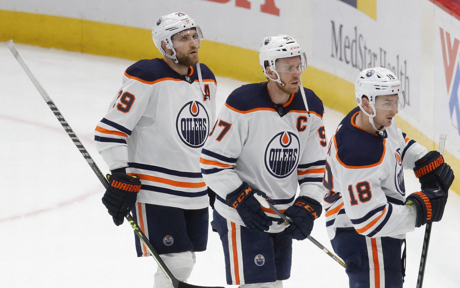 Leon Draisaitl (vasakul), Connor McDavid (keskel) ja Zach Hyman