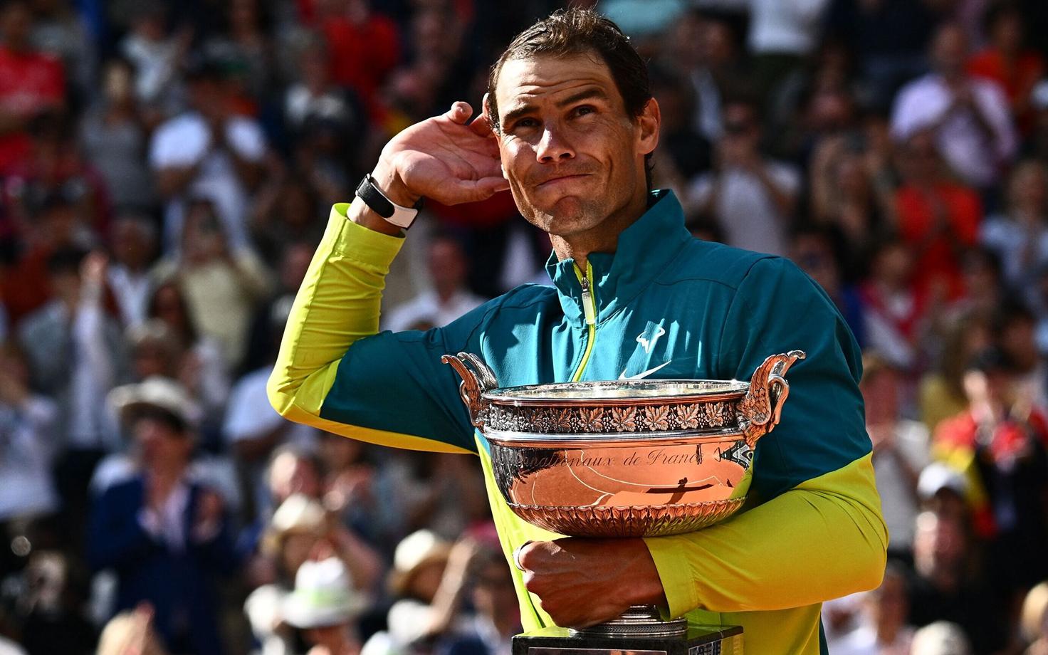 Rafael Nadal Prantsusmaa lahtiste võidutrofeega
