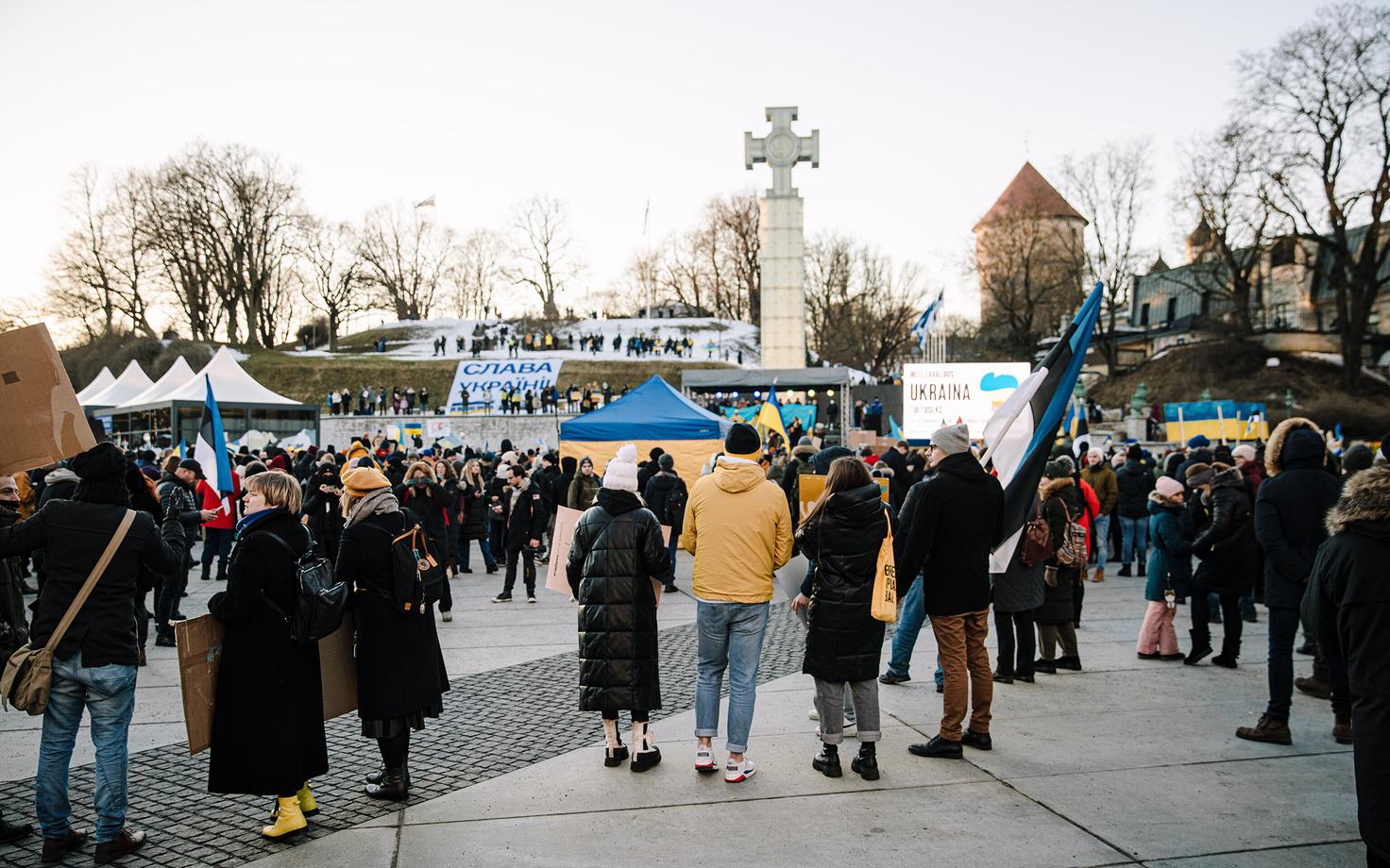 Митинг в поддержку Украины на площади Вабадузе в Таллинне 26 февраля.