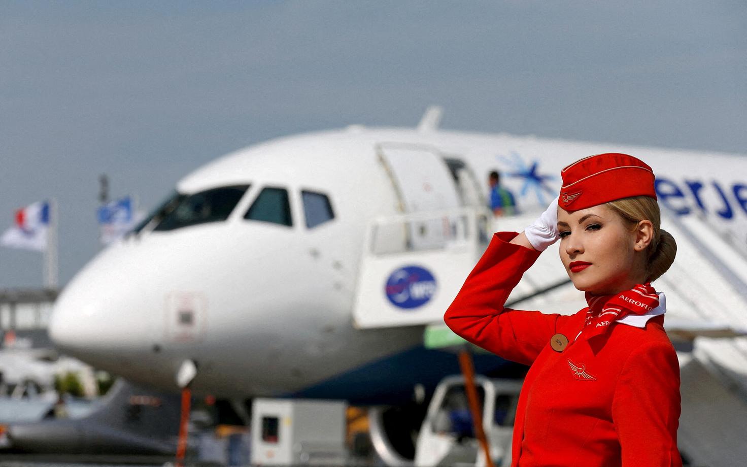 Sukhoi Superjet 100 Pariisi lennunäitusel