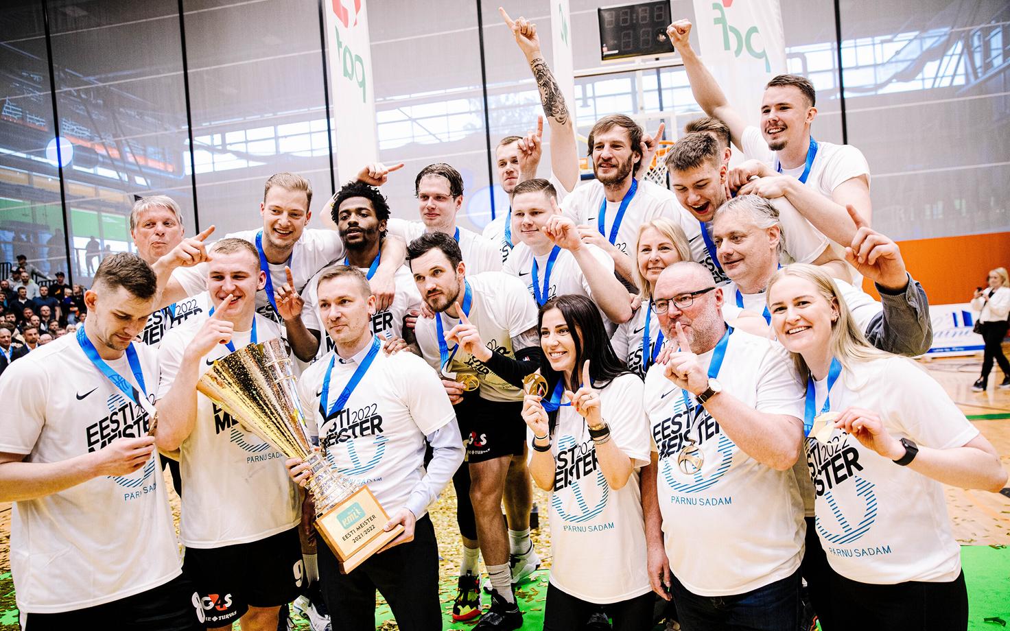 Pärnu Sadam tuli hooajal 2021/22 esimest korda Eesti meistriks.