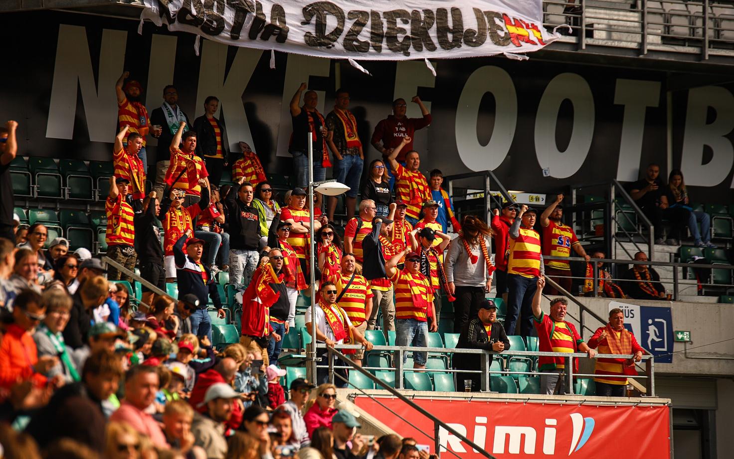 Bialystoki Jagiellonia fännid Flora ja Kalju mängul Vassiljevit toetamas