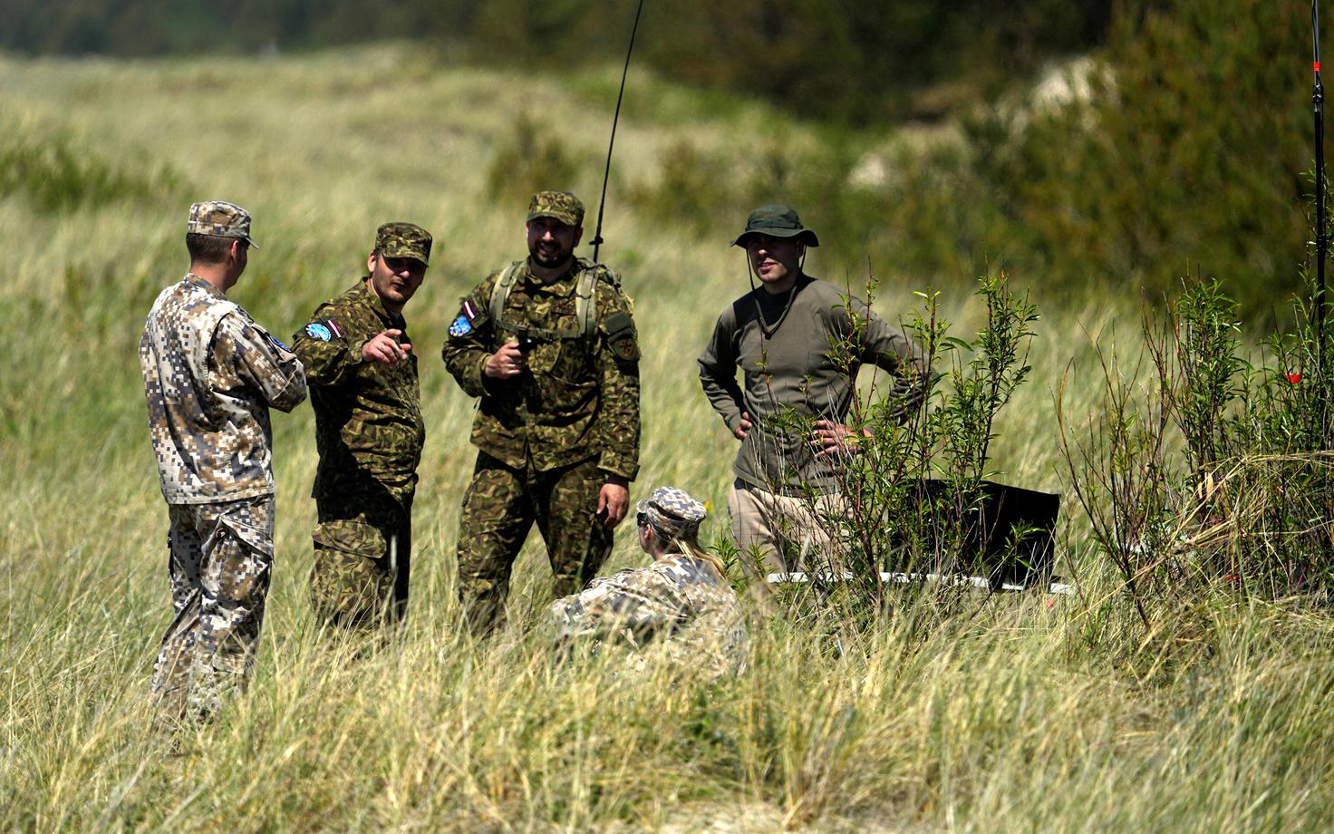 Латвийские военные.