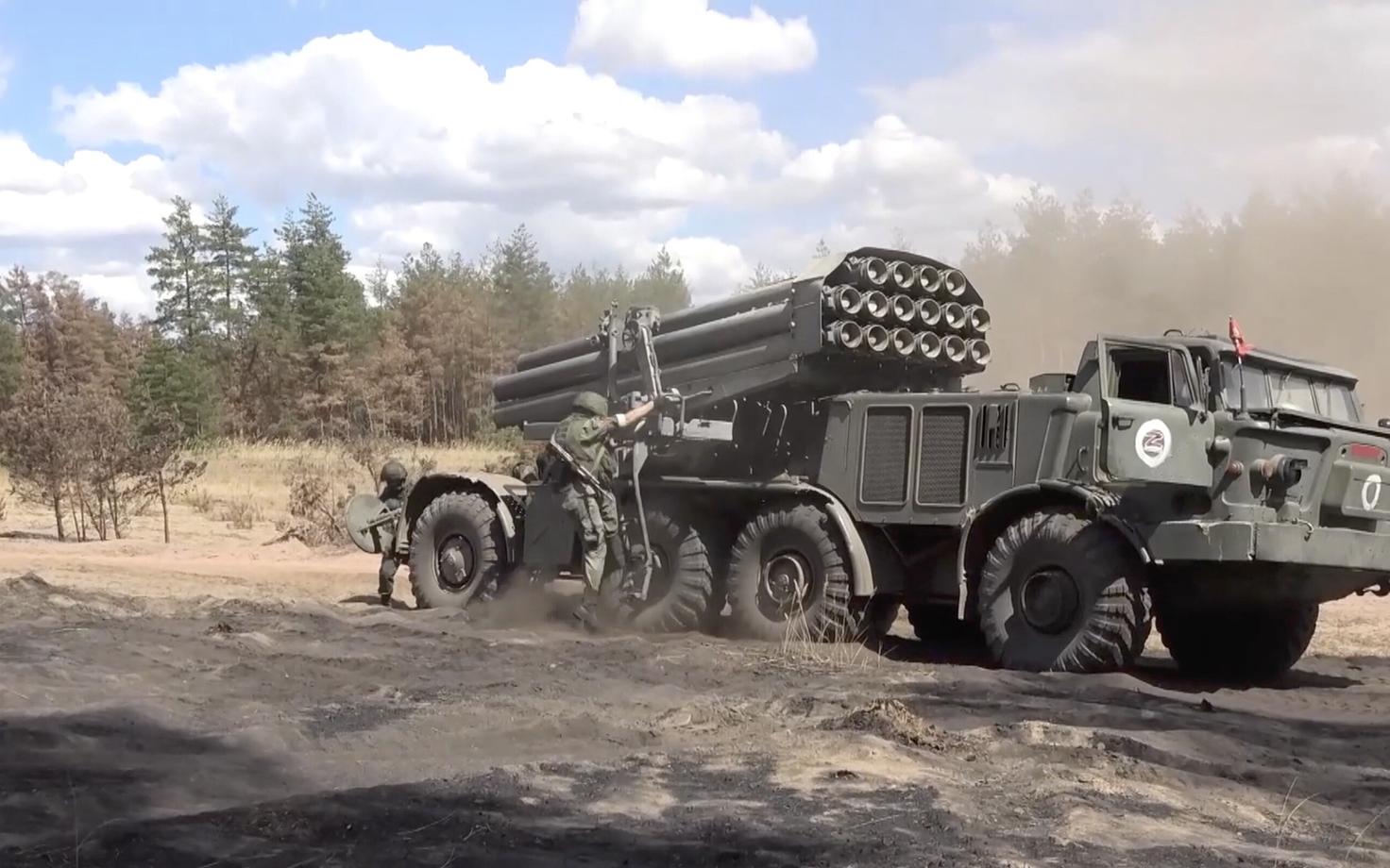 Российская реактивная система залпового огня на территории Украины.